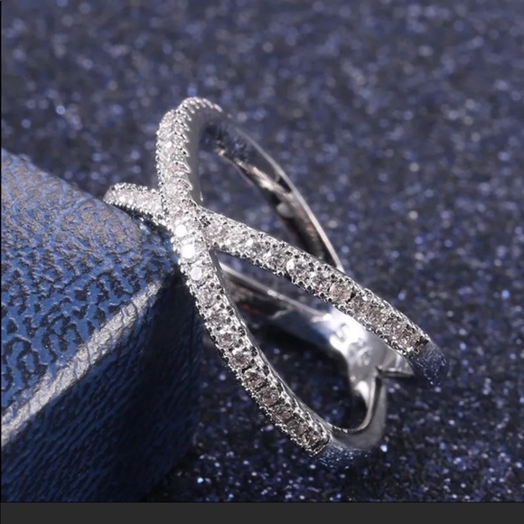 New Women’s 925 Silver Diamond Luxury Ring - Picture 3 of 5